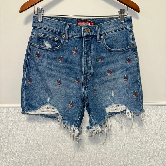 Lucky Brand Legend Women’s Shorts Denim 4/27 Blue Distressed Floral Embroidered - Picture 1 of 16
